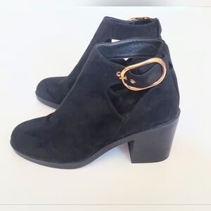 TopShop Black Suede Gold Buckle Block Heel Ankle Boots Size US 7/ EU40